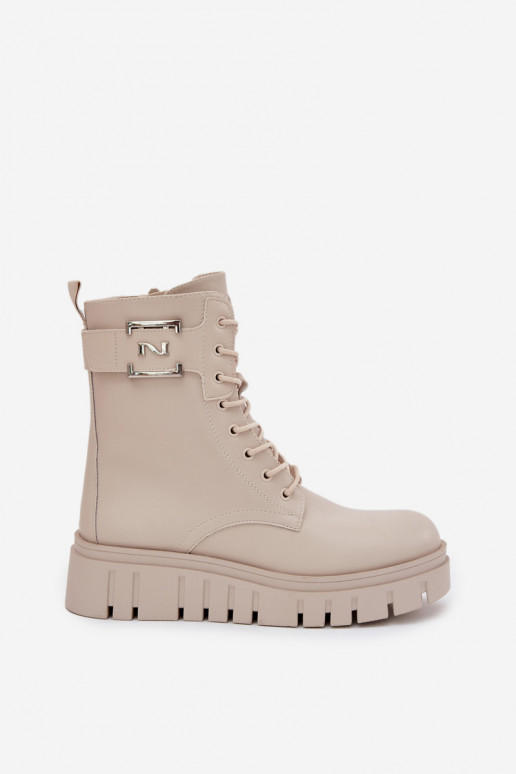 Botines aislados con plataforma y detalles decorativos en marfil Lyrana