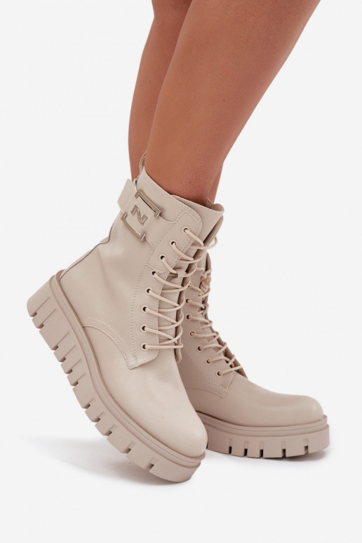 Botines aislados con plataforma y detalles decorativos en marfil Lyrana