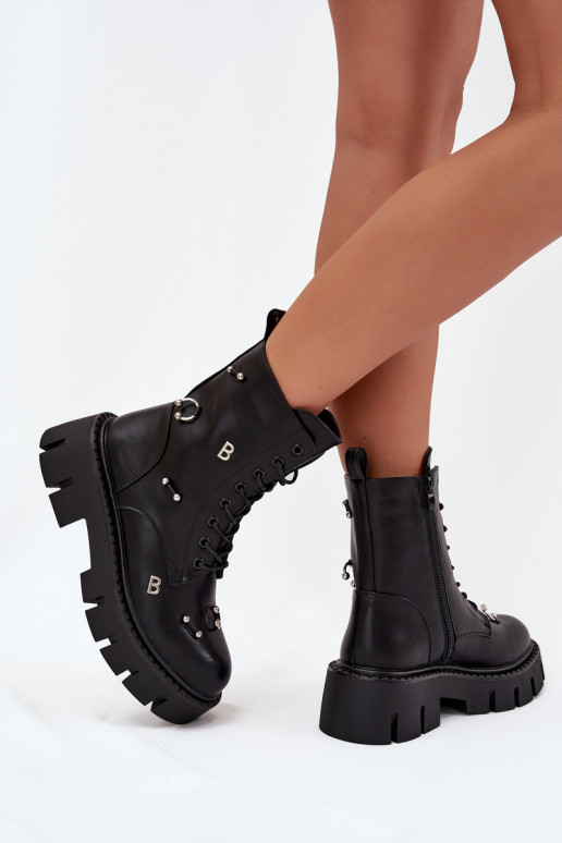 Botines de trabajo para mujer con bonitos detalles aislados en negro Lunea