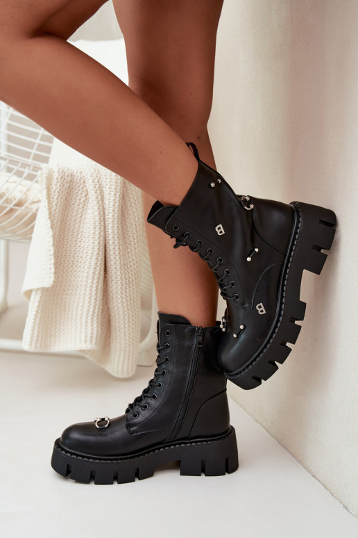 Botines de trabajo para mujer con bonitos detalles aislados en negro Lunea