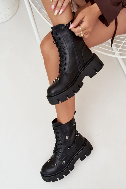 Botines de trabajo para mujer con bonitos detalles aislados en negro Lunea