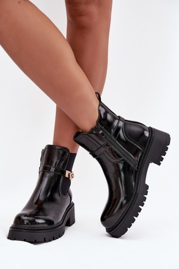 Botines aislados y elegantes con efecto brillante y tacones decorados en negro Vivessa 2