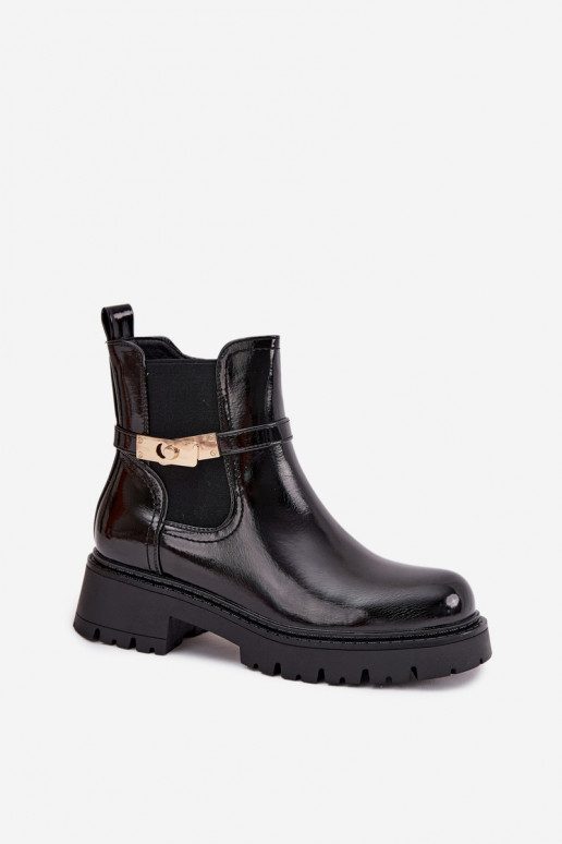 Botines aislados y elegantes con efecto brillante y tacones decorados en negro Vivessa
