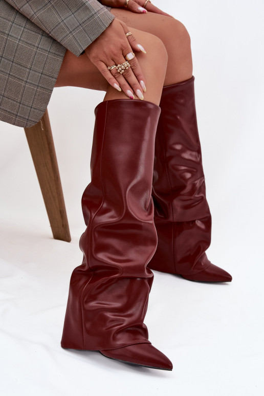 Botas de mujer aisladas hasta la rodilla con tacón en burdeos Elivira