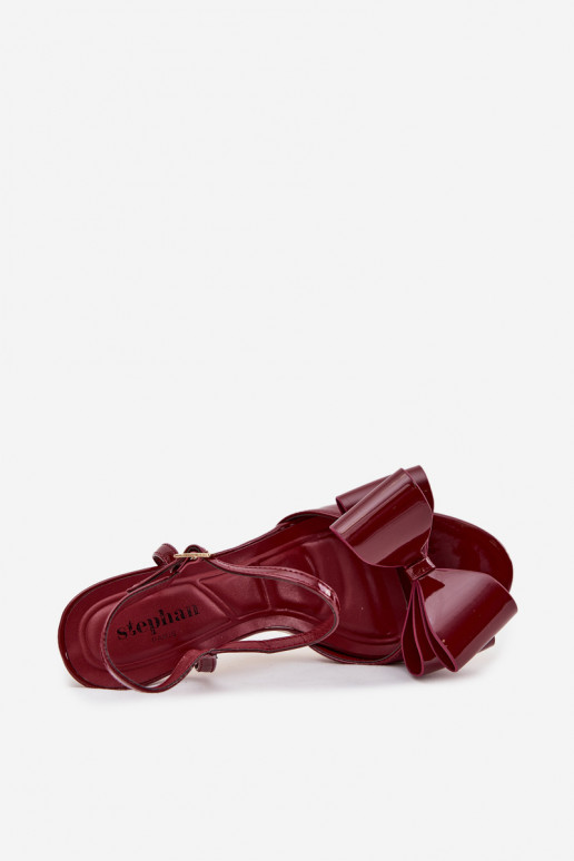 Sandalias burdeos con efecto charol, tacones finos y cintas Noliva
