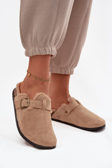 Zuecos cálidos para mujer en color beige con pelaje interior y hebillas Sylisse 2