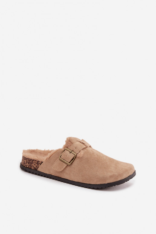 Zuecos cálidos para mujer en color beige con pelaje interior y hebillas Sylisse
