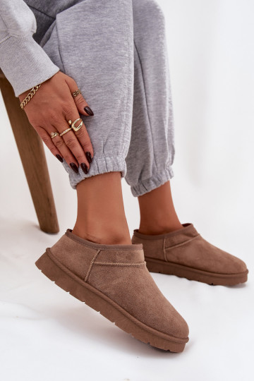Botas de nieve marrones para mujer aisladas con pelaje interior Serenne