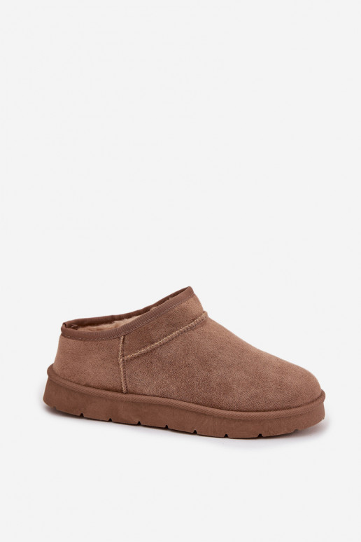 Botas de nieve marrones para mujer aisladas con pelaje interior Serenne