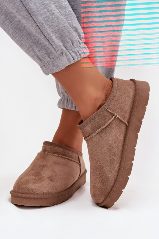 Botas de nieve marrones para mujer aisladas con pelaje interior Serenne