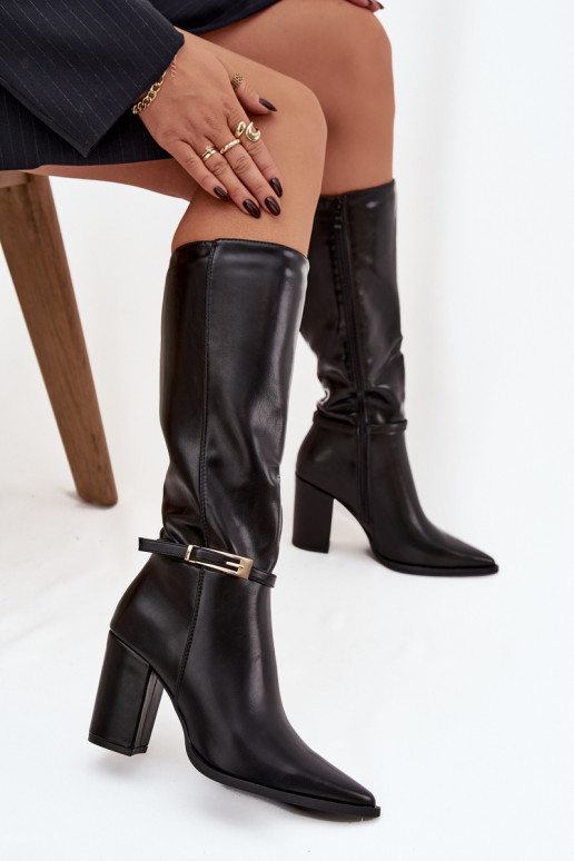 Botas altas negras para mujer aisladas con tacones y hebillas Cirella