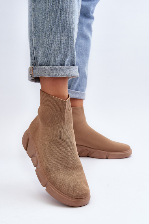 Zapatillas deportivas para mujer con caña tipo calcetín en color arena Zirila