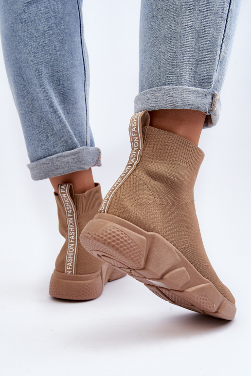 Zapatillas deportivas para mujer con caña tipo calcetín en color arena Zirila