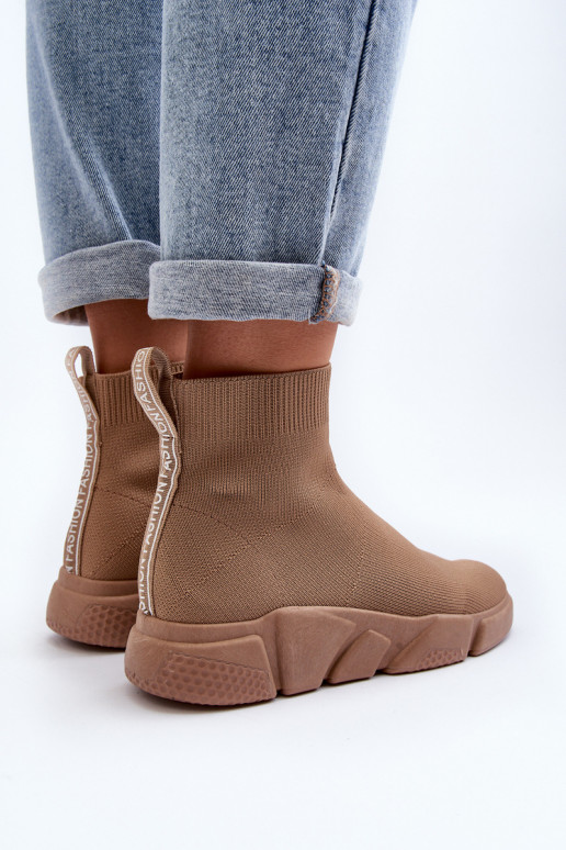 Zapatillas deportivas para mujer con caña tipo calcetín en color arena Zirila