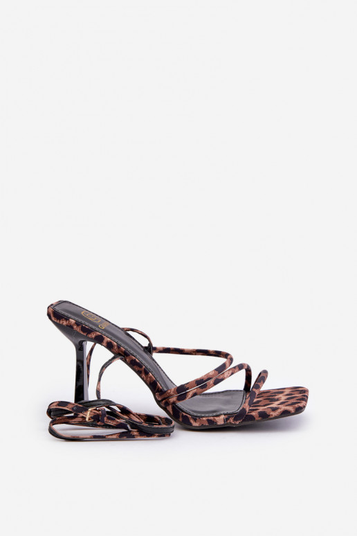 Sandalias elegantes con tacones delgados y correas, patrones de leopardo en marrón Saredi
