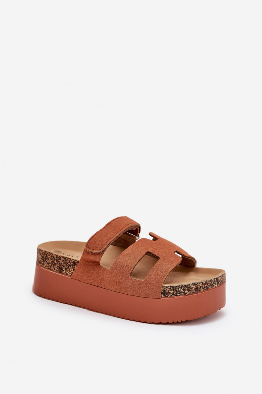 Zapatillas con plataforma en marrón Daldiva