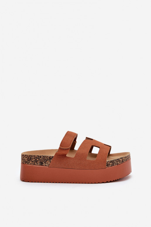 Zapatillas con plataforma en marrón Daldiva