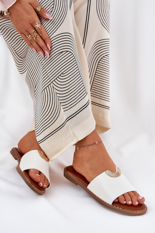 Zapatillas de mujer en cuero sintético con detalles decorativos en blanco Mevith