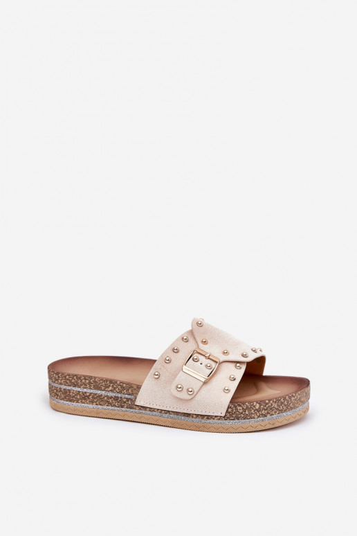 Zapatillas de mujer con plataforma, hebillas y picos en color arena Nusithia