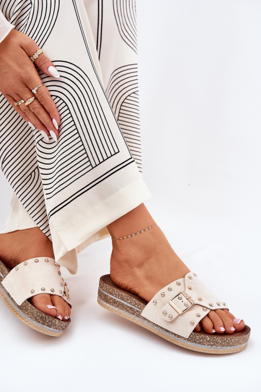 Zapatillas de mujer con plataforma, hebillas y picos en color arena Nusithia
