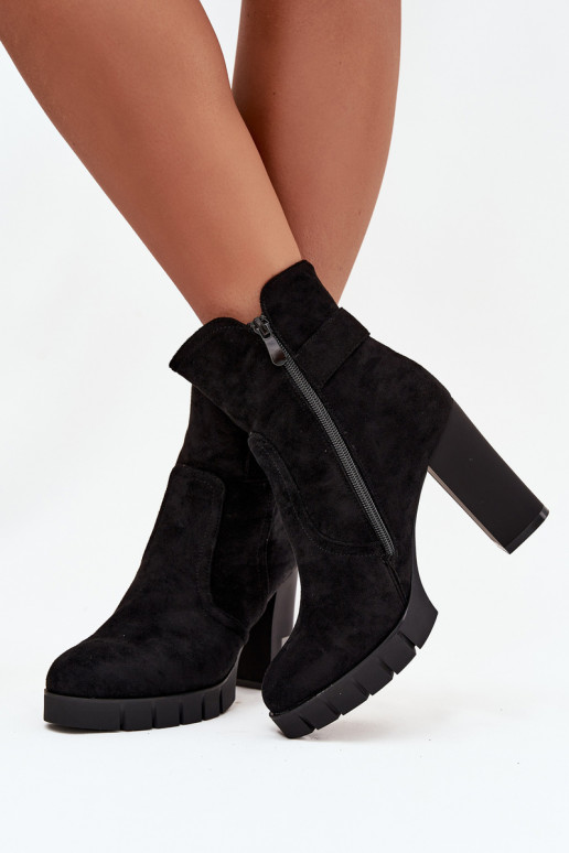 Botines de mujer aislados con hebillas en negro Selisse