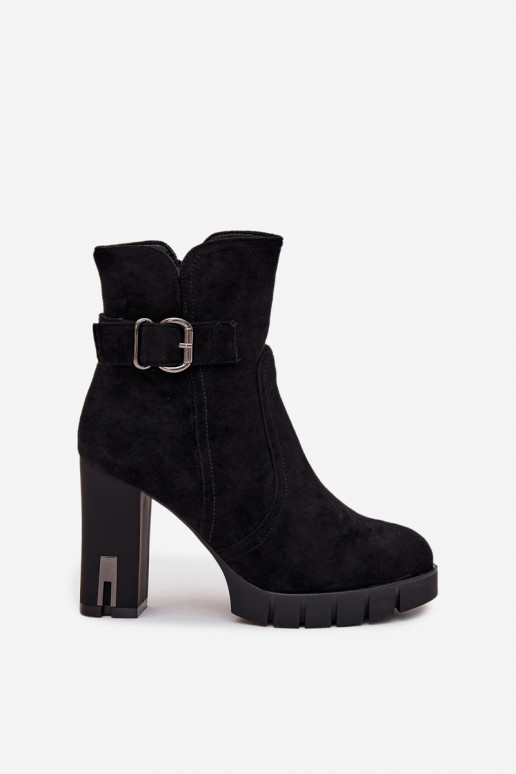 Botines de mujer aislados con hebillas en negro Selisse