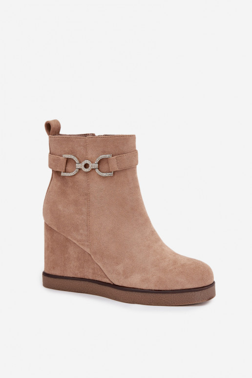 Botines de mujer en plataforma con detalles decorativos en color arena Turirivana