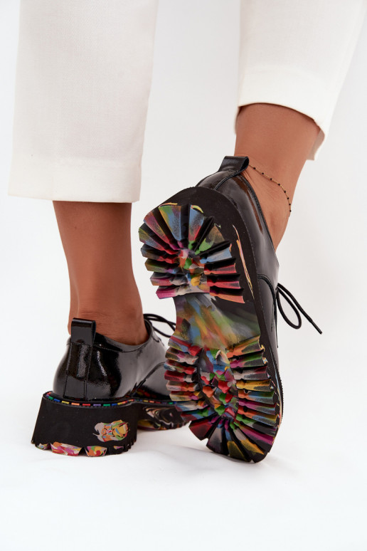 Zapatos de mujer con efecto lacado Artiker 57C0172 en negro