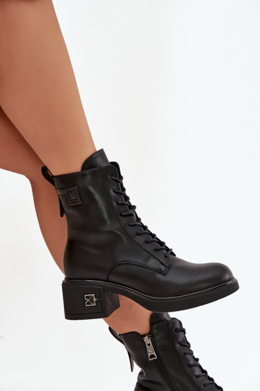 Botines de mujer aislados de cuero natural Vinceza 66819 en negro