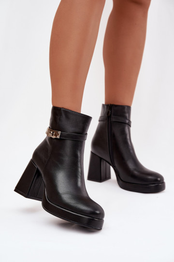 Botines de mujer aislados con tacones decorados en negro Giordina 2