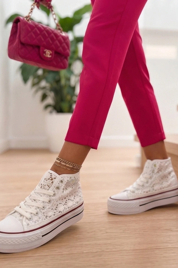 Zapatillas blancas perforadas por encima del tobillo Piper