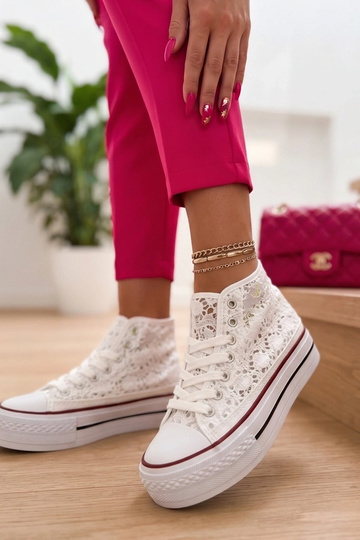 Zapatillas blancas perforadas por encima del tobillo Piper 2