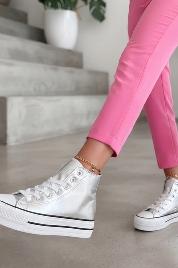 Zapatillas metálicas plateadas por encima del tobillo Piper