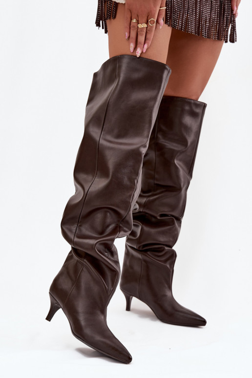 Botas altas de mujer slip-on con tacones delgados en chocolate Ysolienne