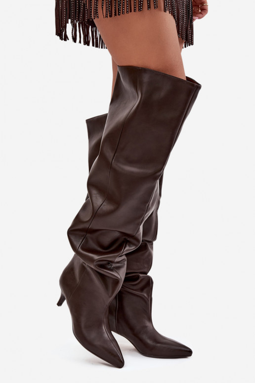 Botas altas de mujer slip-on con tacones delgados en chocolate Ysolienne