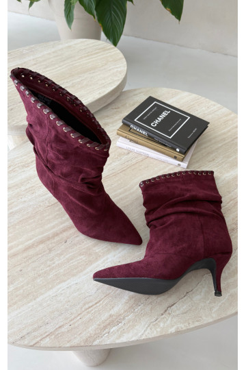 Botines arrugados con tacones finos en color burdeos Herella 2