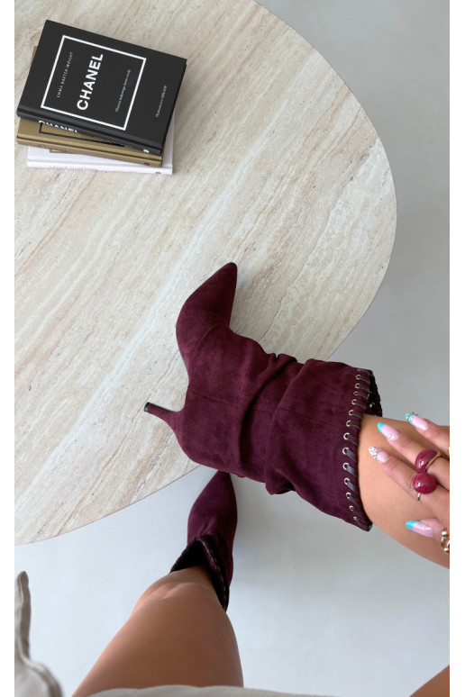 Botines arrugados con tacones finos en color burdeos Herella