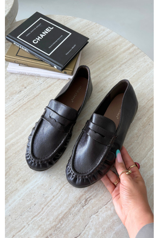 Mocasines de mujer con volantes en color chocolate Sabley