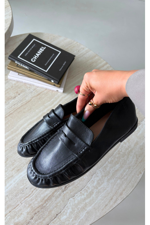 Mocasines de mujer con volantes en color negro Sabley