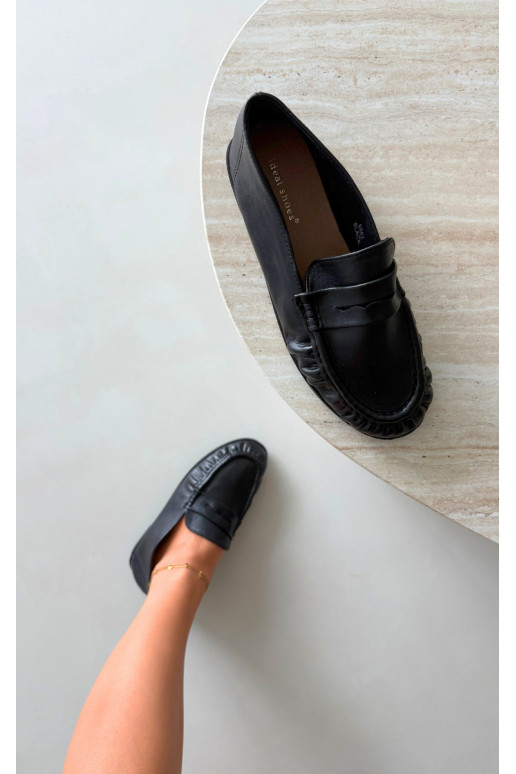 Mocasines de mujer con volantes en color negro Sabley