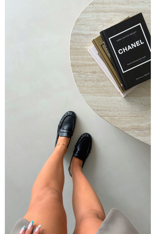 Mocasines de mujer con volantes en color negro Sabley
