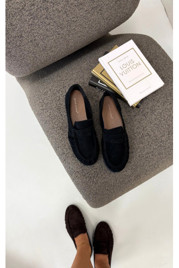 Mocasines de mujer con volantes de ante sintético en color negro Sabley