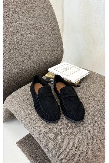 Mocasines de mujer con volantes de ante sintético en color negro Sabley 2