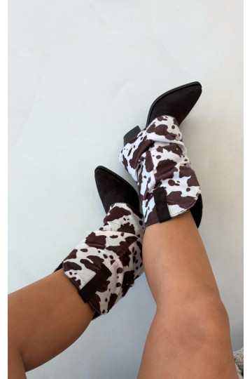 Botines de estilo cowboy con caña curva y tacones en color marrón Havie 2