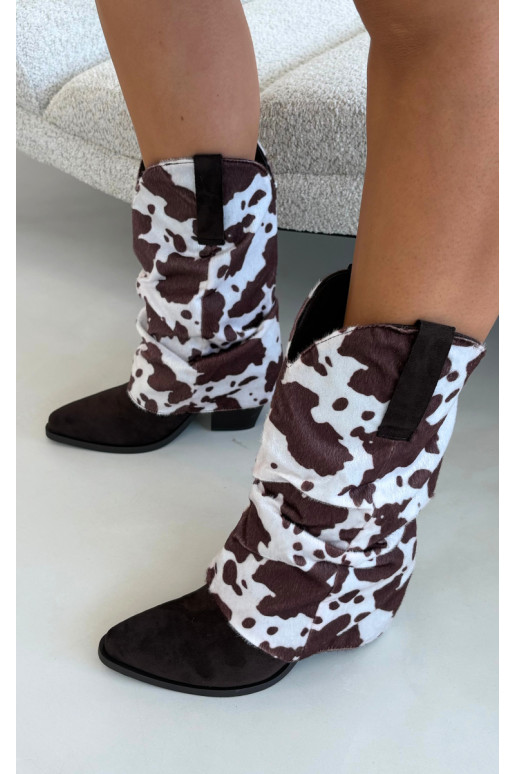 Botines de estilo cowboy con caña curva y tacones en color marrón Havie