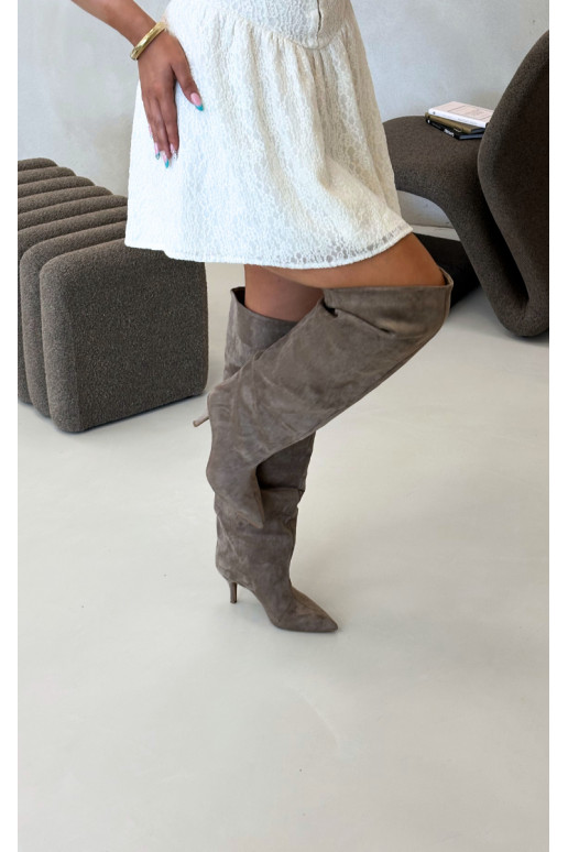 Botas altas para mujer slip-on con tacones finos en color caqui Corly