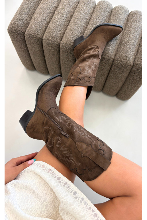 Botas altas de estilo cowboy con tacones en ante sintético marrón Jarissa