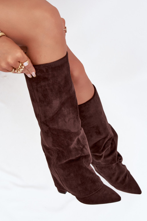 Botas altas de mujer forradas con inserciones y tacones de ante sintético color chocolate Elivira
