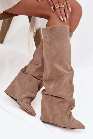 Botas altas de mujer forradas con inserciones y tacones de ante sintético color arena Elivira