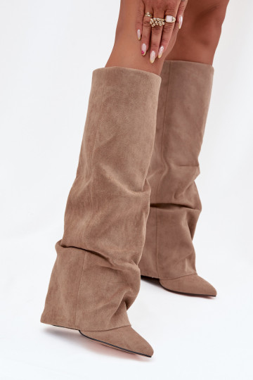 Botas altas de mujer forradas con inserciones y tacones de ante sintético color arena Elivira 2